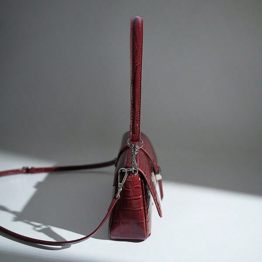 Women's Premium Burgundy Crocodile Tote Bag 2025 Vintage Leather Silver Buckle Crossbody Strap Essential Commuting Fashion Purse